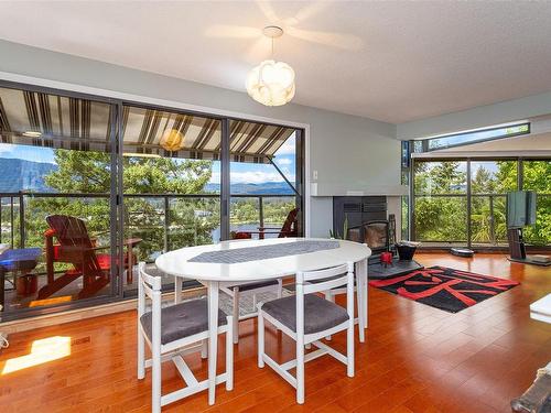 290 Deer Lane, Nanaimo, BC - Indoor With Fireplace