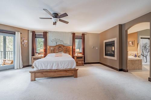5172 Riverside Close, Fairmont Hot Springs, BC - Indoor Photo Showing Bedroom