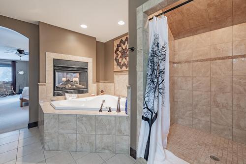 5172 Riverside Close, Fairmont Hot Springs, BC - Indoor Photo Showing Bathroom