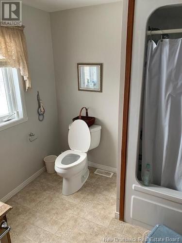 105 Millview Street, Dalhousie, NB - Indoor Photo Showing Bathroom