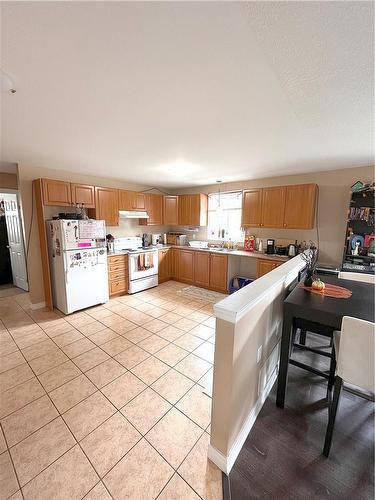 126 Chester Avenue, Hamilton, ON - Indoor Photo Showing Kitchen