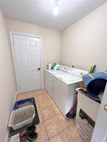 126 Chester Avenue, Hamilton, ON - Indoor Photo Showing Laundry Room