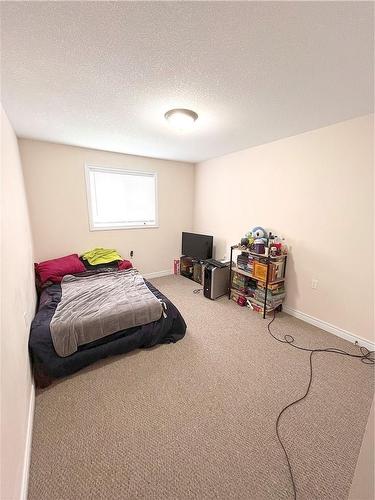 126 Chester Avenue, Hamilton, ON - Indoor Photo Showing Bedroom