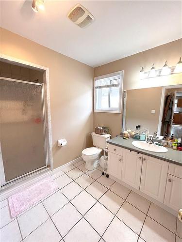 126 Chester Avenue, Hamilton, ON - Indoor Photo Showing Bathroom