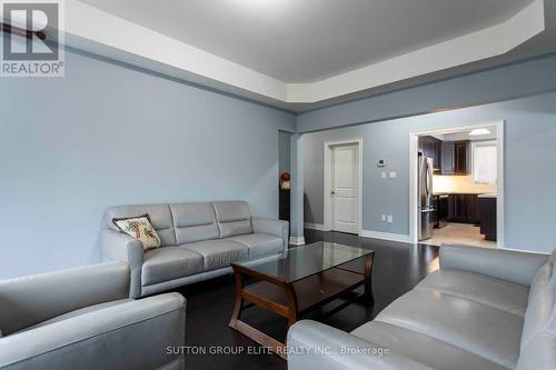 38 Richmond Park Drive, Georgina, ON - Indoor Photo Showing Living Room