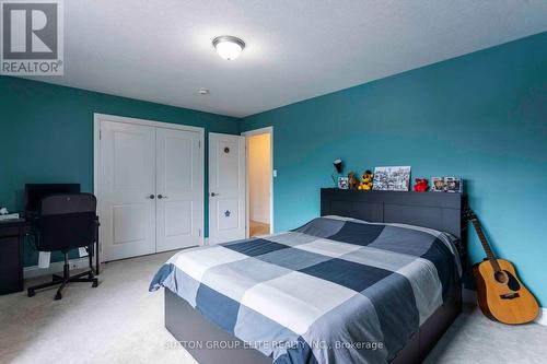38 Richmond Park Drive, Georgina, ON - Indoor Photo Showing Bedroom