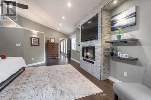 3934 Richview Rd, Innisfil, ON - Indoor With Fireplace