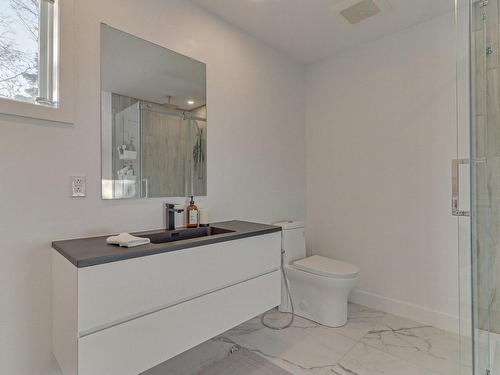 Bathroom - 6350 55E Avenue, Laval (Laval-Ouest), QC - Indoor Photo Showing Bathroom