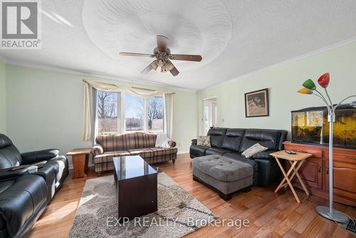 1149 County Road 5, Prince Edward County, ON - Indoor Photo Showing Living Room