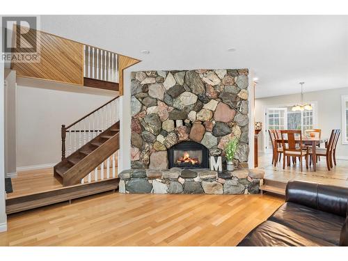 1573 Mountain View Drive, Revelstoke, BC - Indoor Photo Showing Living Room With Fireplace