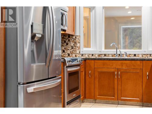 1573 Mountain View Drive, Revelstoke, BC - Indoor Photo Showing Kitchen