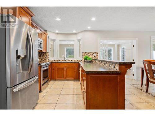 1573 Mountain View Drive, Revelstoke, BC - Indoor Photo Showing Kitchen With Double Sink