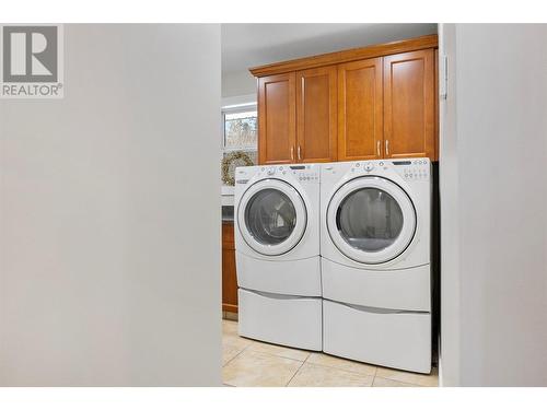 1573 Mountain View Drive, Revelstoke, BC - Indoor Photo Showing Laundry Room