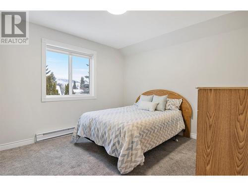 1573 Mountain View Drive, Revelstoke, BC - Indoor Photo Showing Bedroom