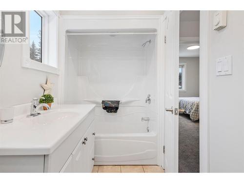 1573 Mountain View Drive, Revelstoke, BC - Indoor Photo Showing Bathroom