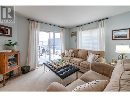 246 Hastings Avenue Unit# 207, Penticton, BC - Indoor Photo Showing Living Room