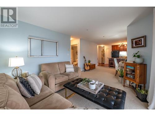 246 Hastings Avenue Unit# 207, Penticton, BC - Indoor Photo Showing Living Room