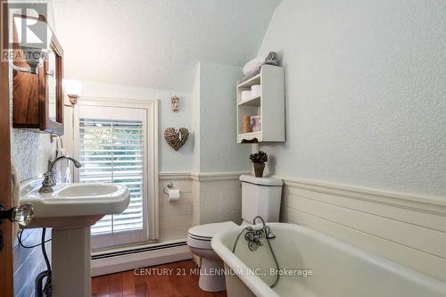 715 Bush St, Caledon, ON - Indoor Photo Showing Bathroom