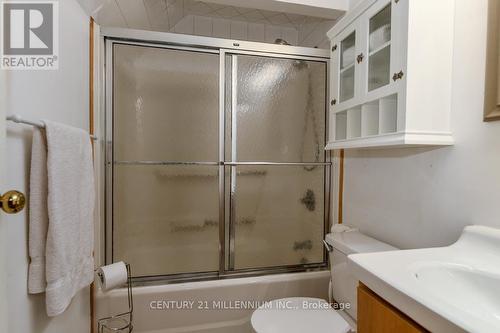 715 Bush St, Caledon, ON - Indoor Photo Showing Bathroom