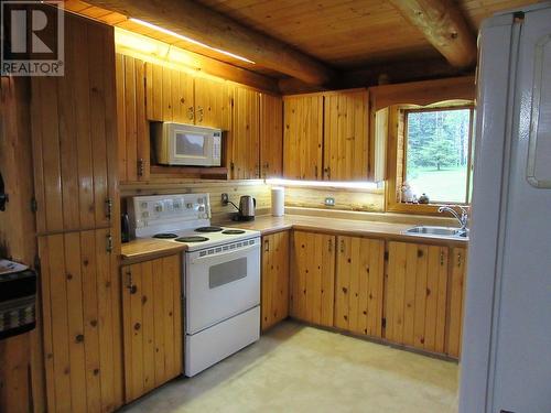 7432 Johnstone Road, Bridge Lake, BC - Indoor Photo Showing Kitchen
