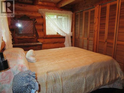7432 Johnstone Road, Bridge Lake, BC - Indoor Photo Showing Bedroom