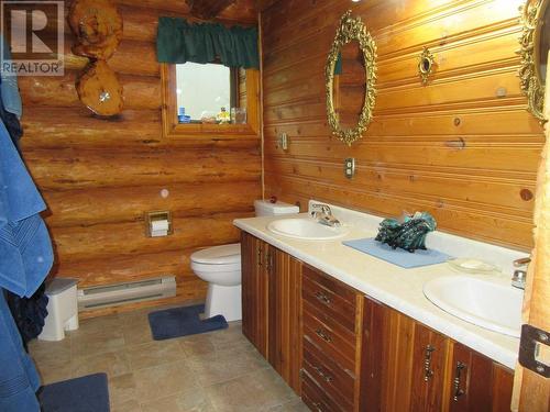7432 Johnstone Road, Bridge Lake, BC - Indoor Photo Showing Bathroom