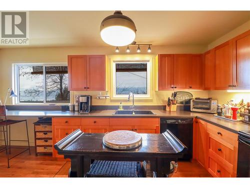 3812 Albrecht Road, Naramata, BC - Indoor Photo Showing Kitchen With Double Sink