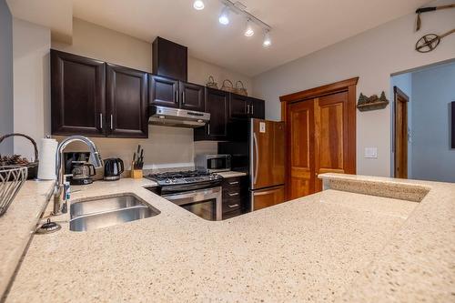 15 - 4576 Timberline Crescent, Fernie, BC - Indoor Photo Showing Kitchen With Double Sink