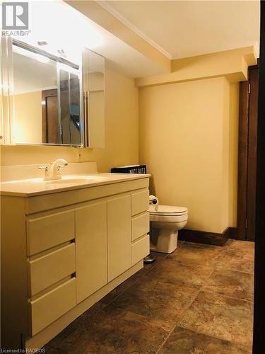 958 6Th Avenue W, Owen Sound, ON - Indoor Photo Showing Bathroom