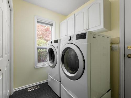 19-452 Glen Pine Court, Kelowna, BC - Indoor Photo Showing Laundry Room