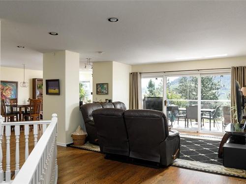 19-452 Glen Pine Court, Kelowna, BC - Indoor Photo Showing Living Room