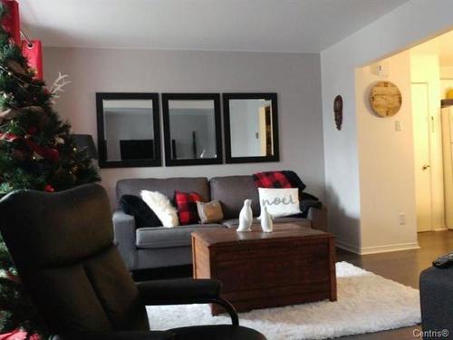 Logement - 593  - 597 Rue Belcourt, Drummondville, QC - Indoor Photo Showing Living Room