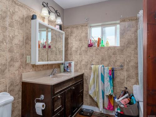 3687 6Th Ave, Port Alberni, BC - Indoor Photo Showing Bathroom