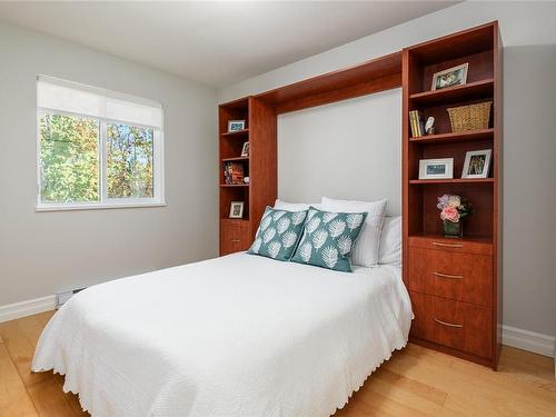 290 Cliffe Ave, Courtenay, BC - Indoor Photo Showing Bedroom