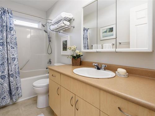 290 Cliffe Ave, Courtenay, BC - Indoor Photo Showing Bathroom