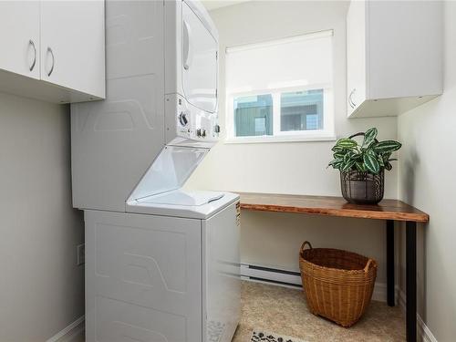 290 Cliffe Ave, Courtenay, BC - Indoor Photo Showing Laundry Room