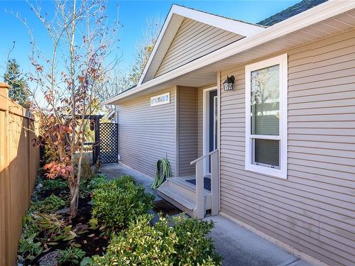 290 Cliffe Ave, Courtenay, BC - Outdoor With Exterior