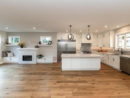 4005 Buckstone Rd, Courtenay, BC - Indoor Photo Showing Kitchen With Upgraded Kitchen