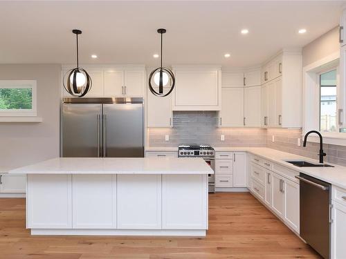 4005 Buckstone Rd, Courtenay, BC - Indoor Photo Showing Kitchen With Upgraded Kitchen