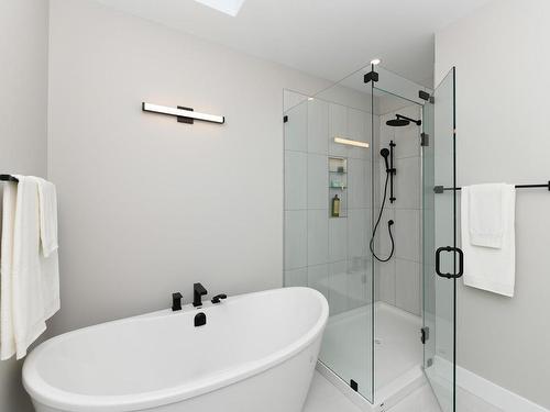4005 Buckstone Rd, Courtenay, BC - Indoor Photo Showing Bathroom