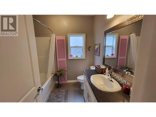 5211 Trans Canada Highway Unit# 4, Tappen, BC - Indoor Photo Showing Bathroom