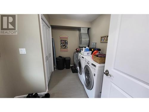 5211 Trans Canada Highway Unit# 4, Tappen, BC - Indoor Photo Showing Laundry Room