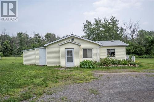 16865 Red Town Road, Avonmore, ON - Outdoor