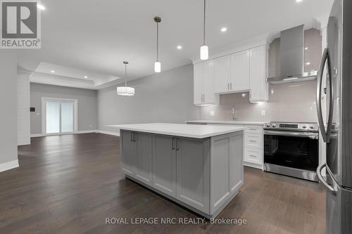 267 Lancaster Drive, Port Colborne, ON - Indoor Photo Showing Kitchen With Upgraded Kitchen