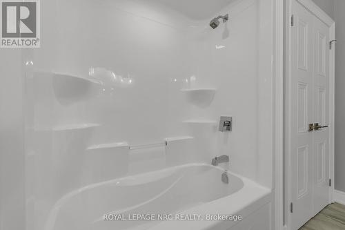 267 Lancaster Drive, Port Colborne, ON - Indoor Photo Showing Bathroom