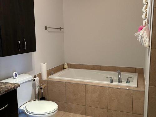 Salle de bains - 4845 Rue Jacques-Plante, Laval (Chomedey), QC - Indoor Photo Showing Bathroom