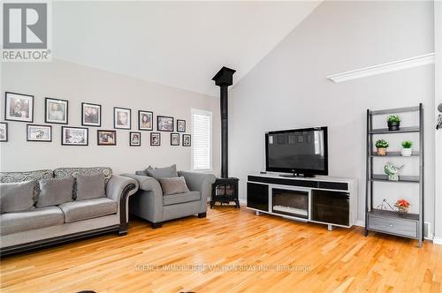 6240 167Th Avenue, Bainsville, ON - Indoor Photo Showing Living Room