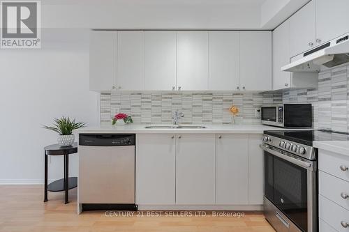 #159 -4975 Southampton Dr, Mississauga, ON - Indoor Photo Showing Kitchen