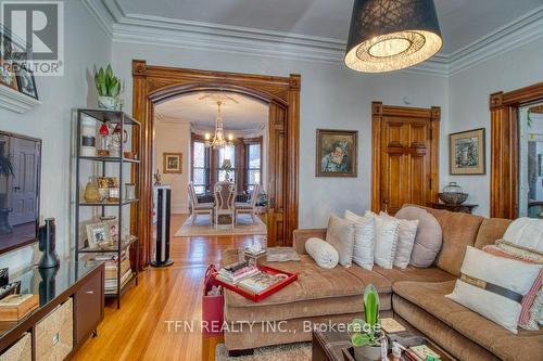 52 Lacroix St, Chatham-Kent, ON - Indoor Photo Showing Living Room