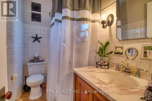 52 Lacroix St, Chatham-Kent, ON - Indoor Photo Showing Bathroom